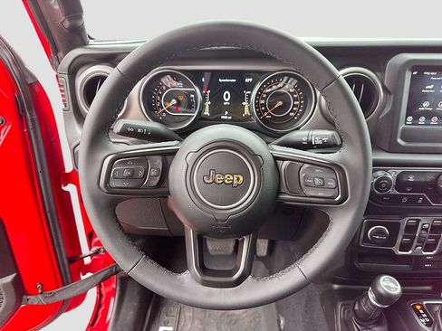 Used 2023 Jeep Gladiator Sport AWD/4WD image 13