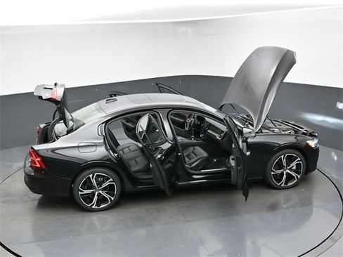 Used 2024 Volvo S60 B5 Plus image 46
