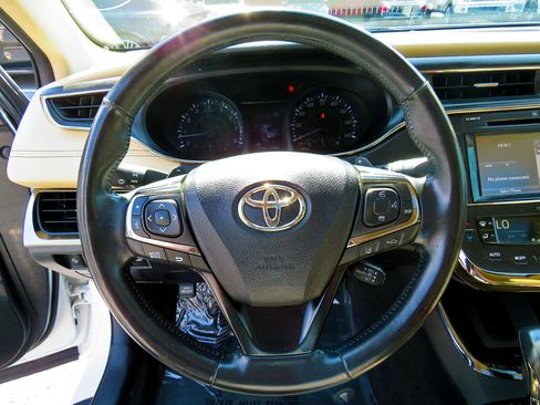 Used 2017 Toyota Avalon Limited image 22