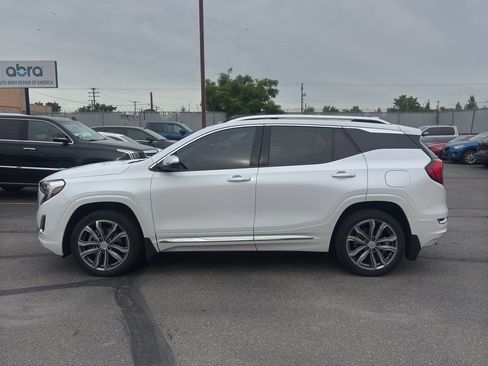 Used 2020 GMC Terrain Denali w/ Denali Premium Package AWD/4WD image 4