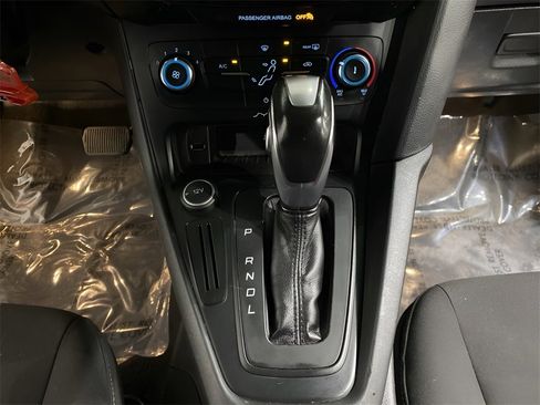 Used 2015 Ford Focus SE image 17