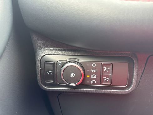 Used 2025 Ford Explorer ST-Line w/ ST-Line Street Pack AWD/4WD image 9