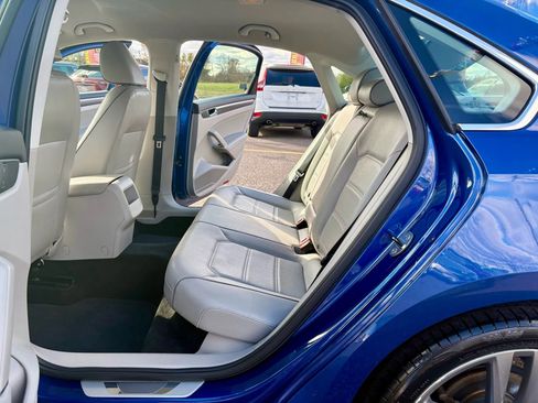 Used 2017 Volkswagen Passat 1.8T R-Line image 18