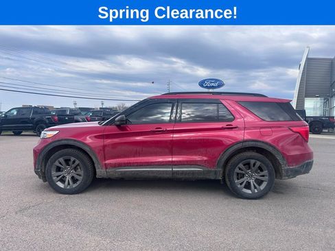 Used 2023 Ford Explorer XLT w/ Equipment Group 202A image 3