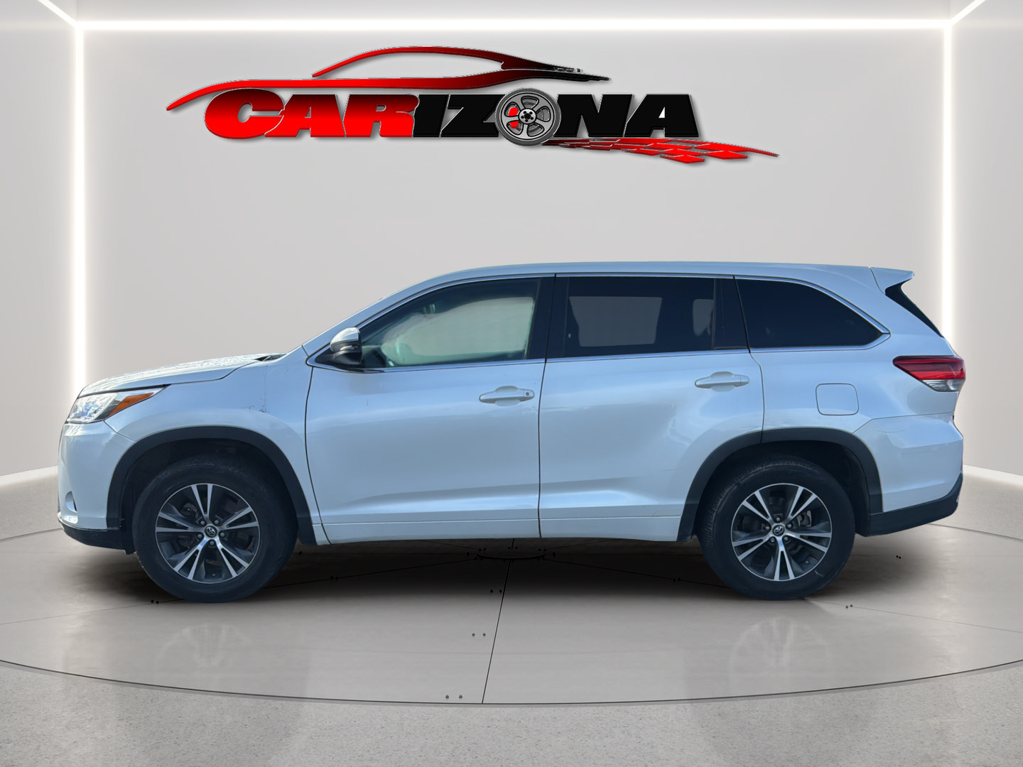 Used 2017 Toyota Highlander LE FWD image 10
