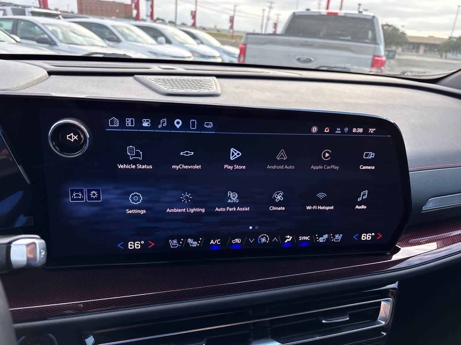 Used 2025 Chevrolet Traverse RS FWD image 22