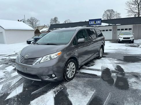 Used 2017 Toyota Sienna XLE w/ XLE Navigation Package image 1