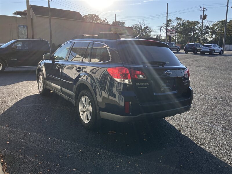 Used 2014 Subaru Outback 2.5i Limited AWD/4WD image 6