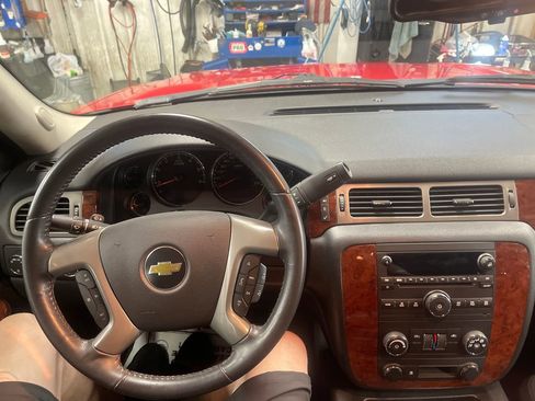 Used 2011 Chevrolet Avalanche LS AWD/4WD image 17
