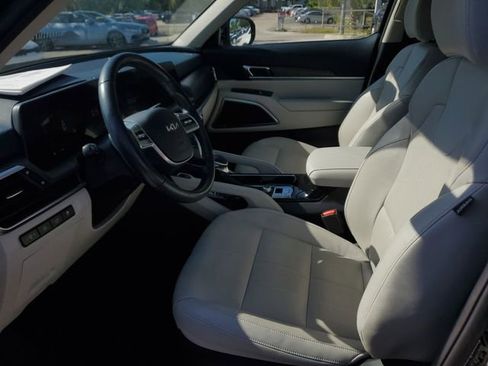 Certified 2023 Kia Telluride EX w/ EX Captain's Chair Package image 16