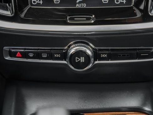 Certified 2022 Volvo S60 B5 Momentum w/ Premium Package image 23