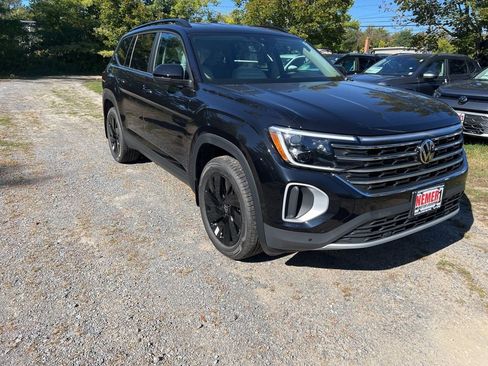 New 2026 Volkswagen Atlas SE image 3