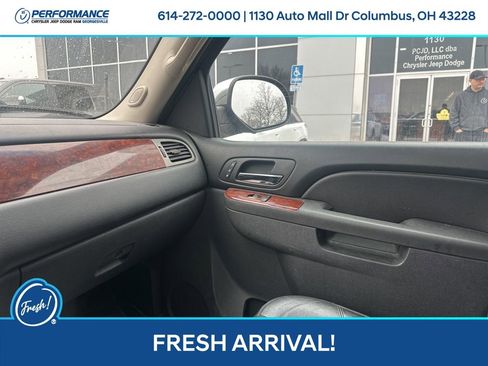 Used 2012 Chevrolet Avalanche LTZ image 23