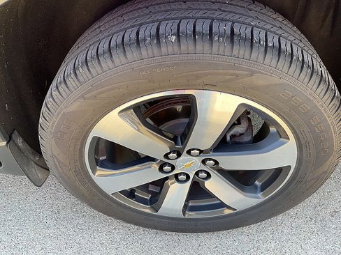 Used 2019 Chevrolet Traverse LT w/ LT Premium Package image 11