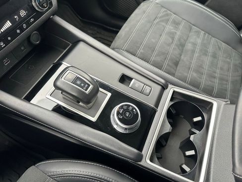 Used 2024 Mitsubishi Outlander SE image 25