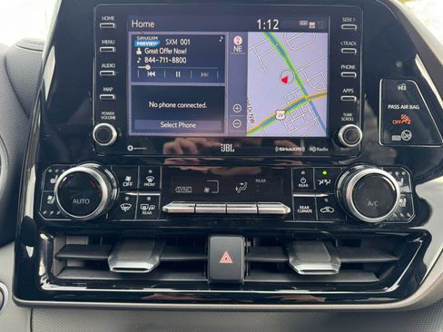 Used 2020 Toyota Highlander Limited image 23