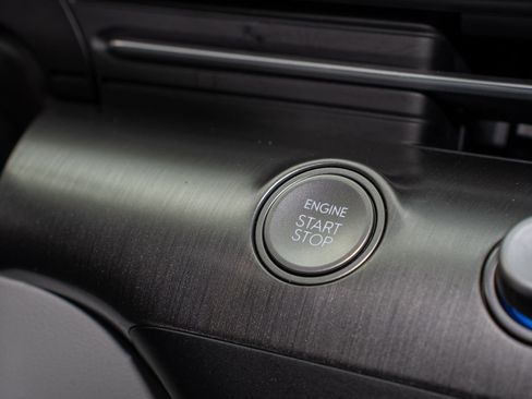 Used 2025 Hyundai Kona SEL image 32