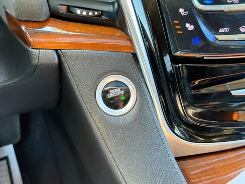 Used 2018 Cadillac Escalade Luxury AWD/4WD image 20