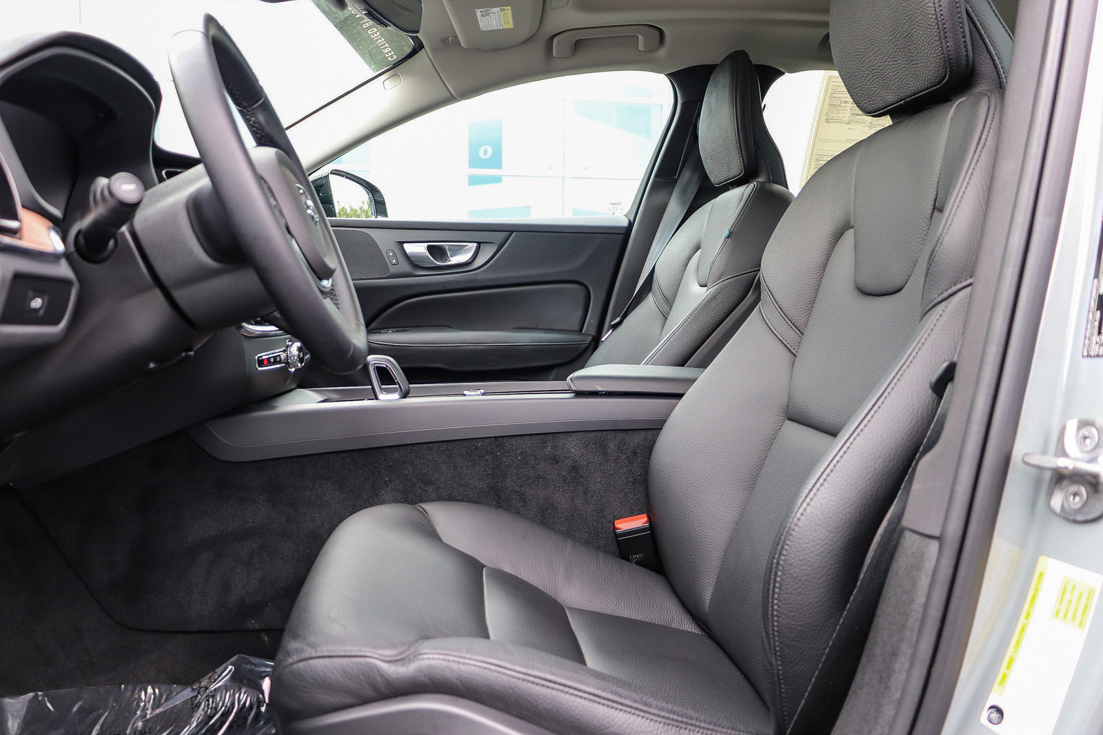 Used 2025 Volvo S60 B5 Plus AWD/4WD image 18