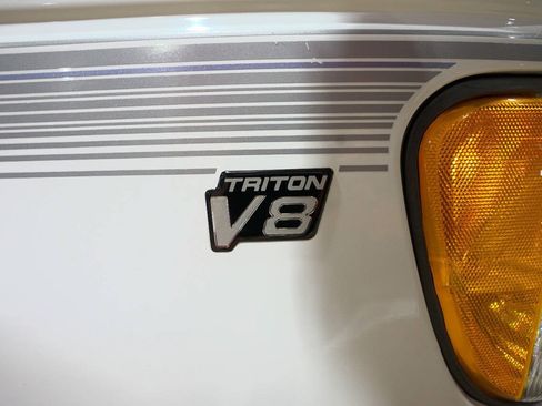 Used 1999 Ford E-150 and Econoline 150 RWD image 26