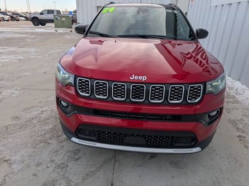 Used 2024 Jeep Compass Limited image 34