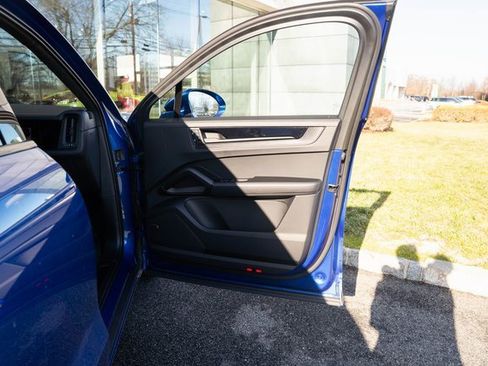 Used 2025 Porsche Cayenne GTS image 31