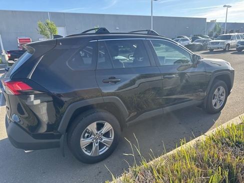 Used 2025 Toyota RAV4 XLE w/ Convenience Package image 5