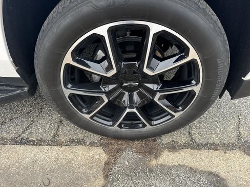 Certified 2023 Chevrolet Suburban RST w/ Luxury Package image 12