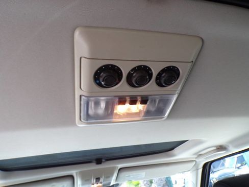 Used 2016 Land Rover LR4 HSE image 27