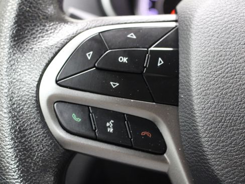 Used 2019 Jeep Cherokee Latitude w/ Popular Appearance Group FWD image 10