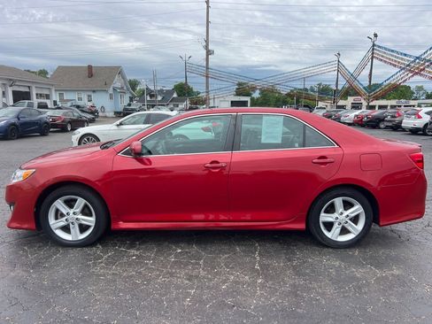 Used 2014 Toyota Camry SE FWD image 4