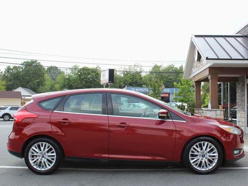Used 2015 Ford Focus Titanium FWD image 4