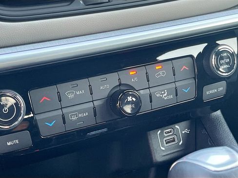 Used 2024 Jeep Compass Limited AWD/4WD image 15