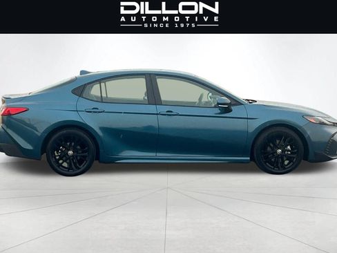 Used 2025 Toyota Camry SE FWD image 3