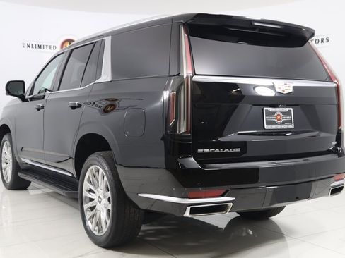 Used 2023 Cadillac Escalade Premium Luxury image 4