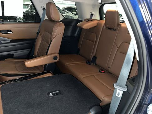 Used 2023 Nissan Pathfinder Platinum image 41