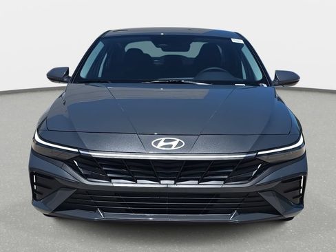 Used 2026 Hyundai Elantra SE FWD image 2