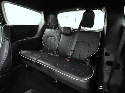 Certified 2026 Chrysler Pacifica Limited FWD image 19