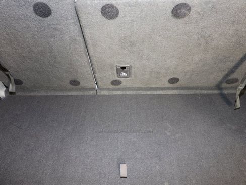 Used 2020 Toyota Highlander XLE image 19