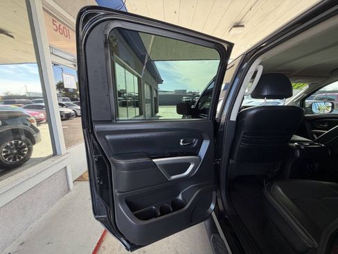 Used 2017 Nissan Titan PRO-4X AWD/4WD image 13