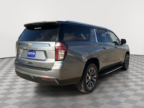 Used 2022 Chevrolet Suburban LT w/ LT Signature Package image 5