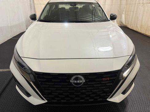 Used 2024 Nissan Altima 2.5 SR image 3