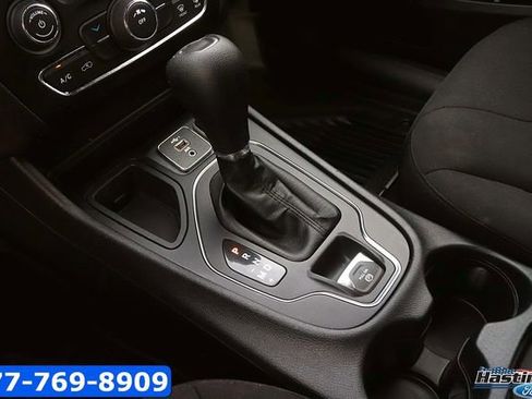 Used 2020 Jeep Cherokee Latitude FWD image 18