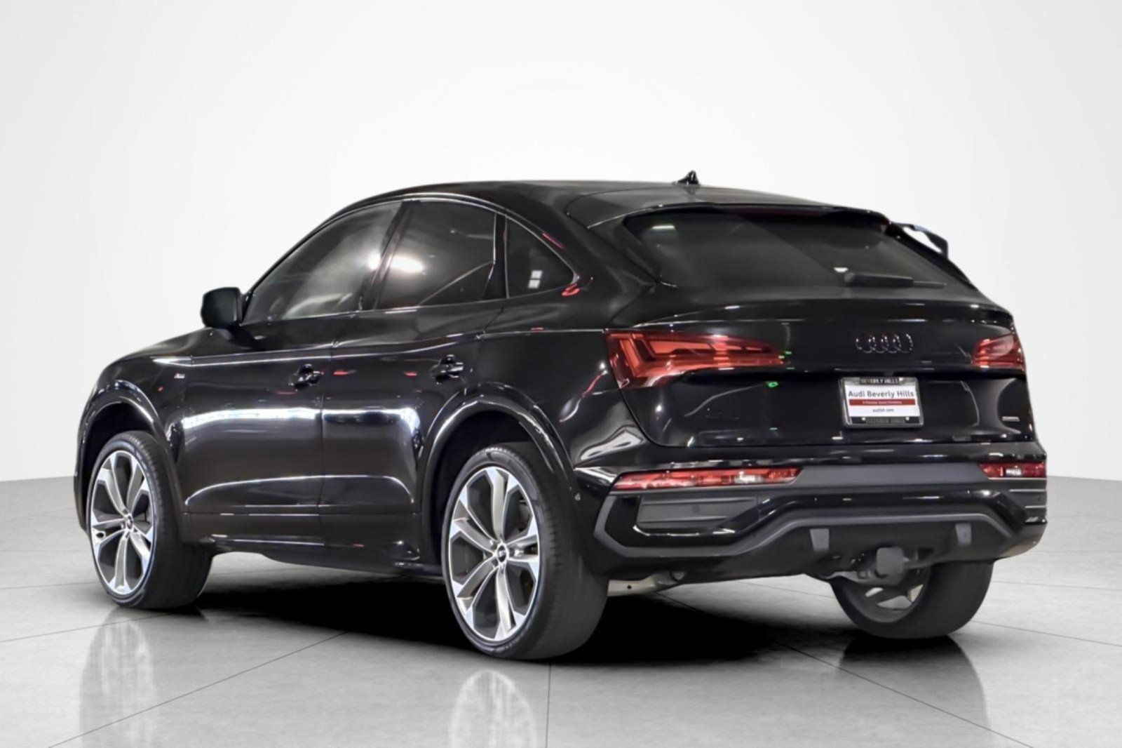 Used 2023 Audi Q5 2.0T Prestige w/ Prestige Package AWD/4WD image 3