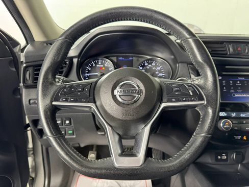 Used 2020 Nissan Rogue SV image 13