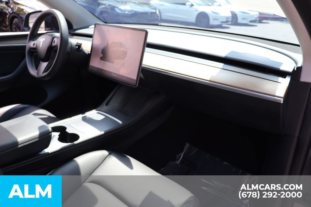 Used 2025 Tesla Model Y Long Range AWD/4WD image 29