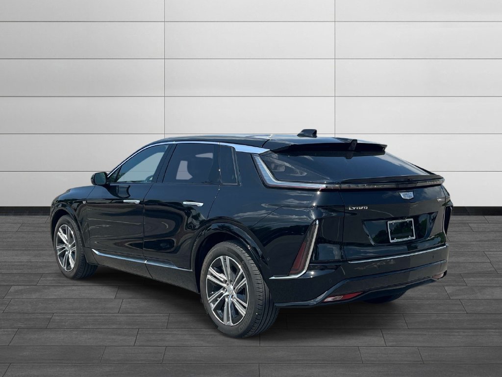 Certified 2024 Cadillac Lyriq Luxury w/ LPO, Floor Liner Package AWD/4WD image 4