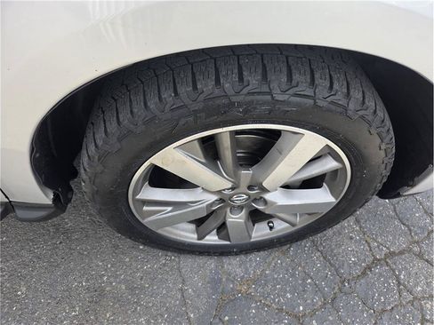 Used 2015 Nissan Pathfinder SV AWD/4WD image 10