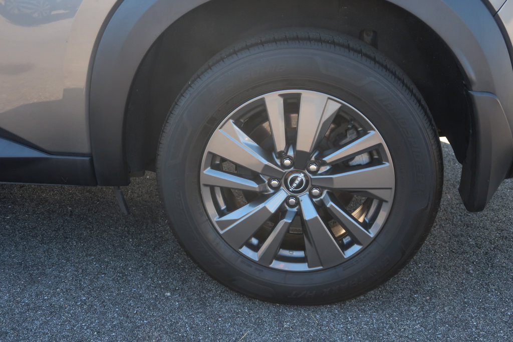 Used 2022 Nissan Pathfinder SV AWD/4WD image 14