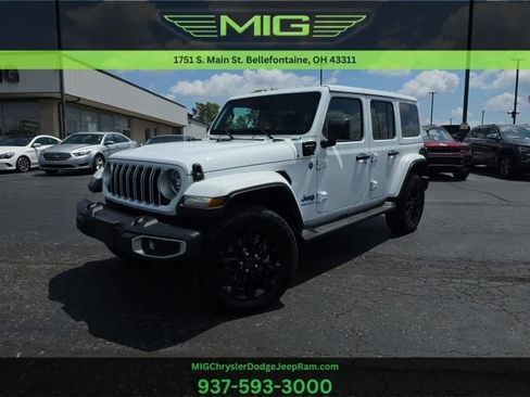 Used 2025 Jeep Wrangler Unlimited Sahara AWD/4WD image 1